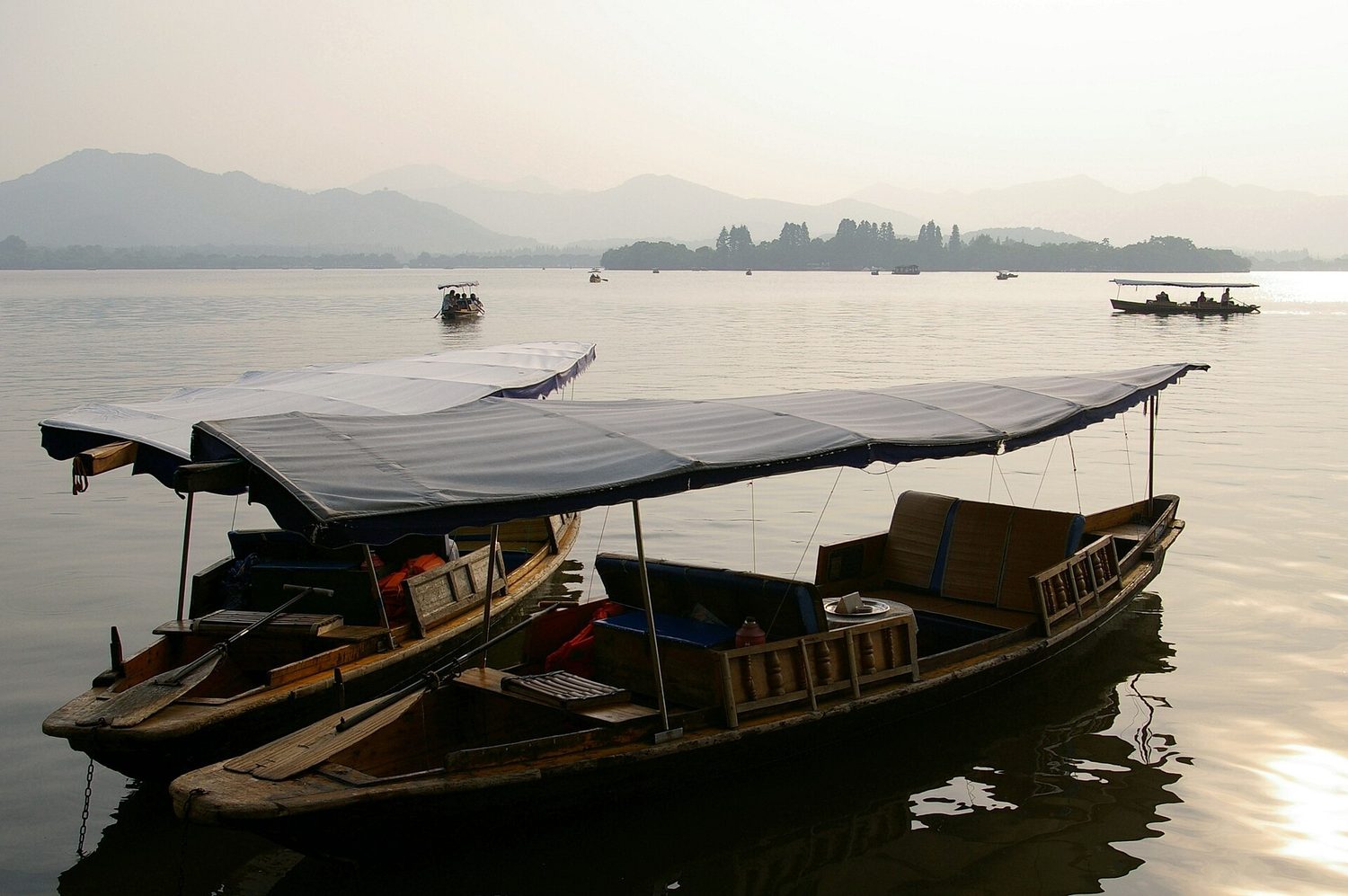 West Lake in Hangzhou with willow trees along the shore